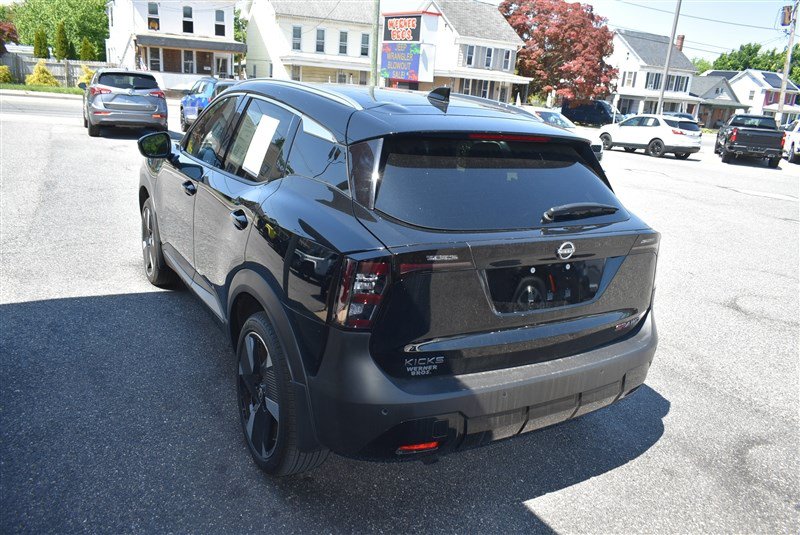 Used 2025 Nissan Kicks SR AWD/4WD image 7