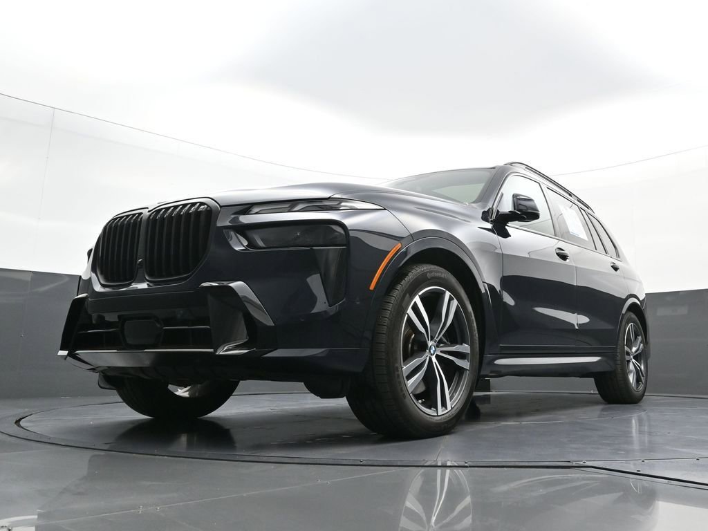Used 2025 BMW X7 xDrive40i w/ M Sport Package image 25