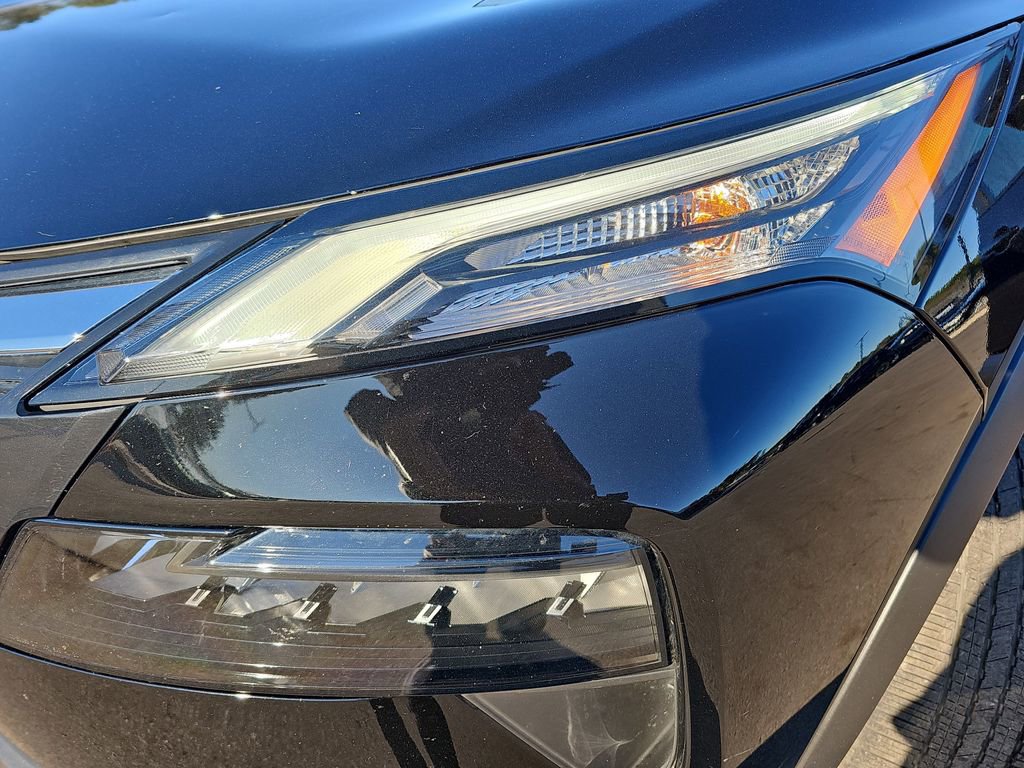 Used 2025 Nissan Rogue SV w/ SV Premium Package image 34