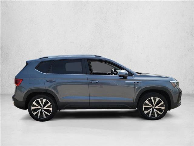 Used 2023 Volkswagen Taos SE AWD/4WD image 4