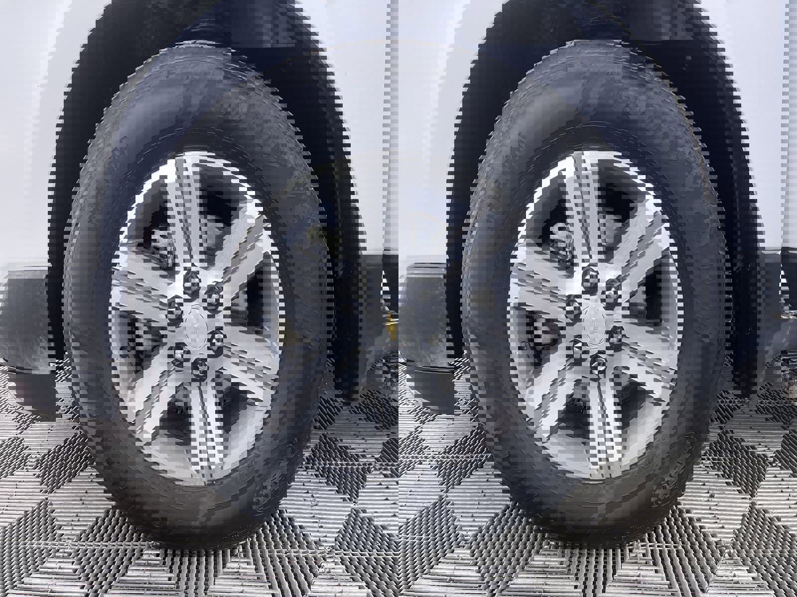 Used 2016 Chevrolet Traverse LT image 25