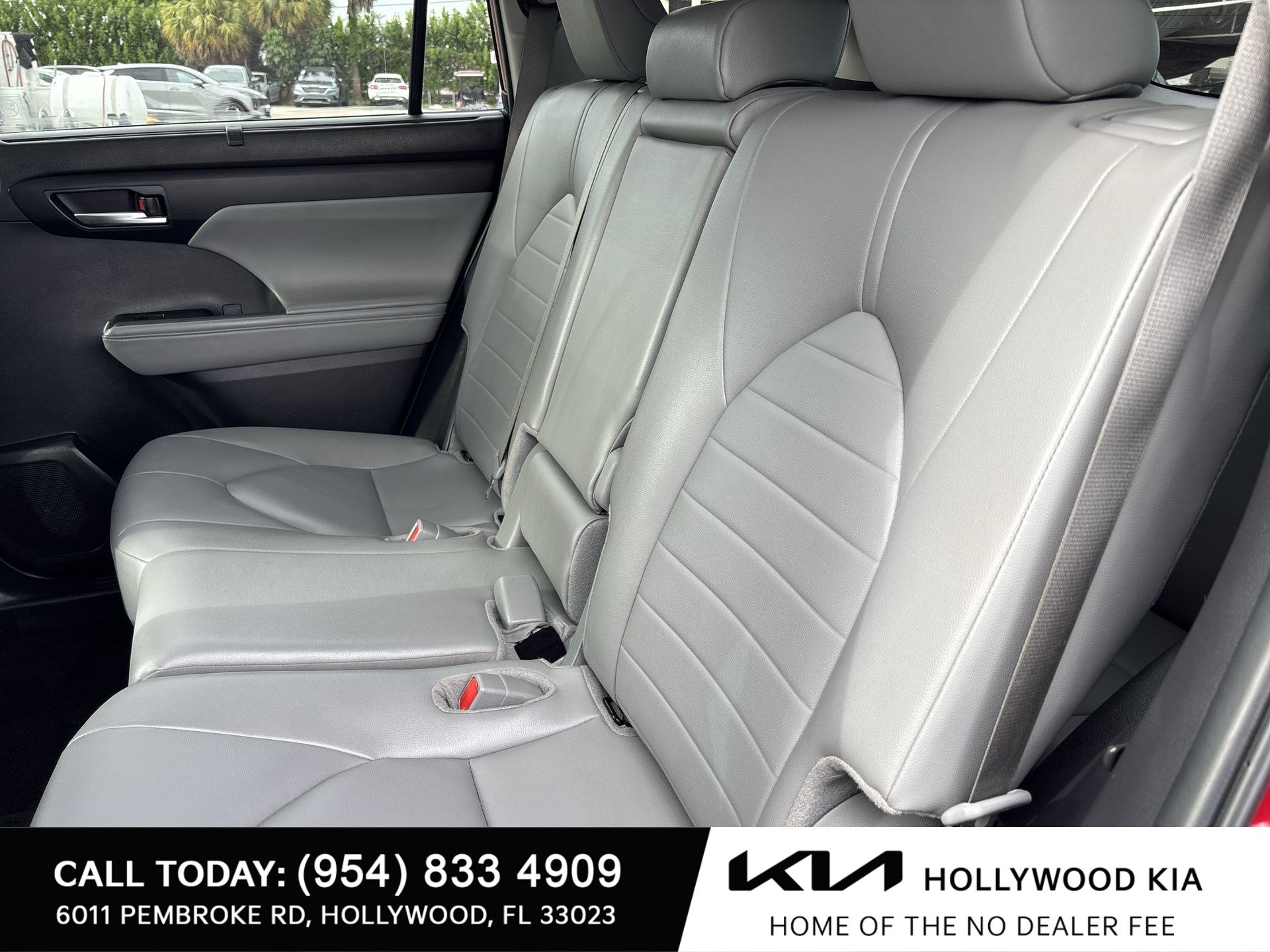 Used 2025 Toyota Highlander XLE AWD/4WD image 24