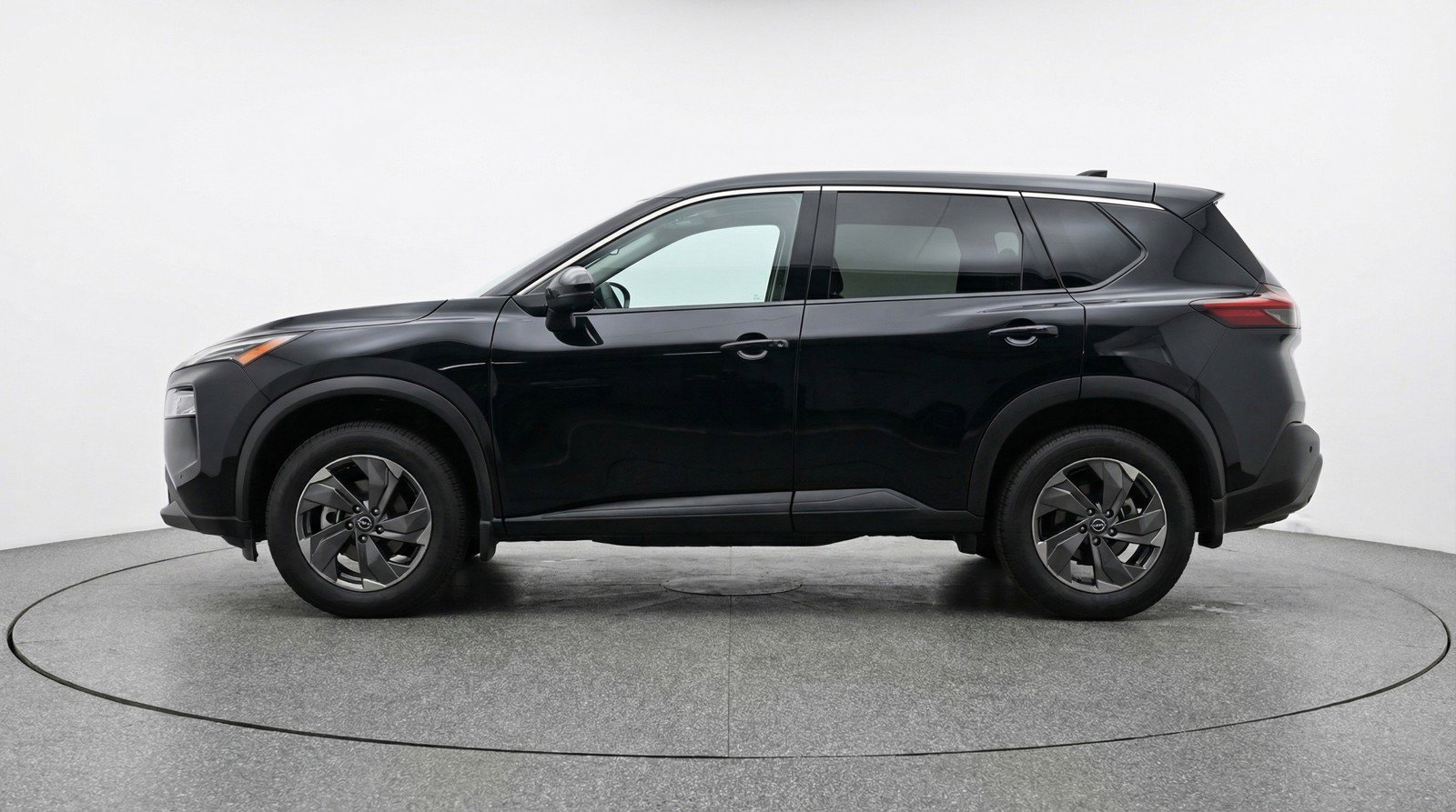 Used 2025 Nissan Rogue SV image 5