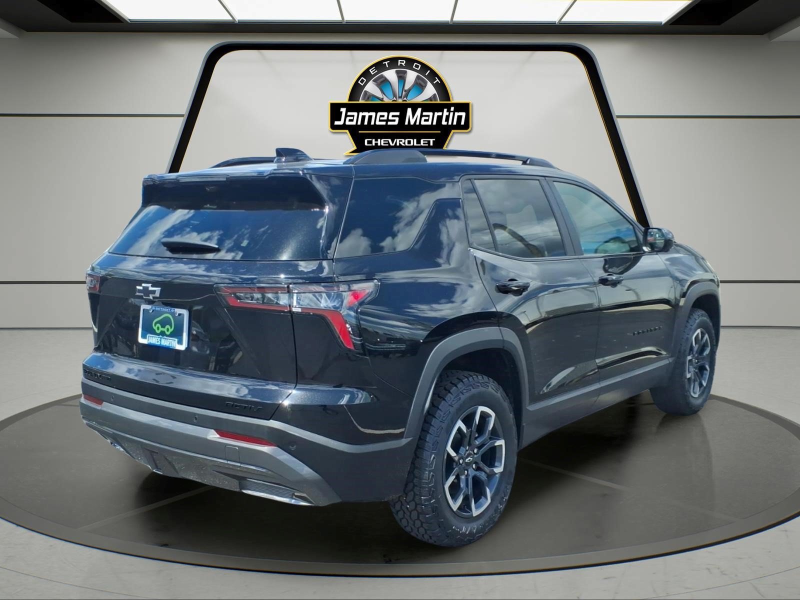Used 2025 Chevrolet Equinox ACTIV w/ Safety and Technology Package AWD/4WD image 4