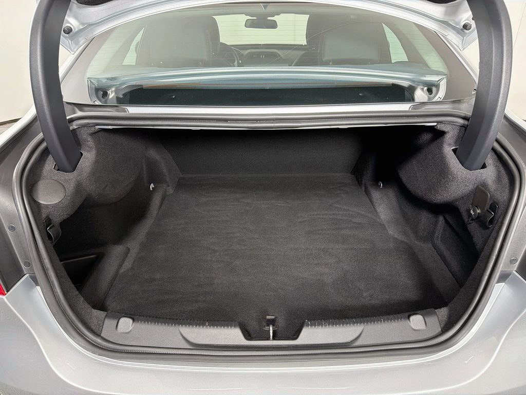 Used 2018 Jaguar XE RWD image 25