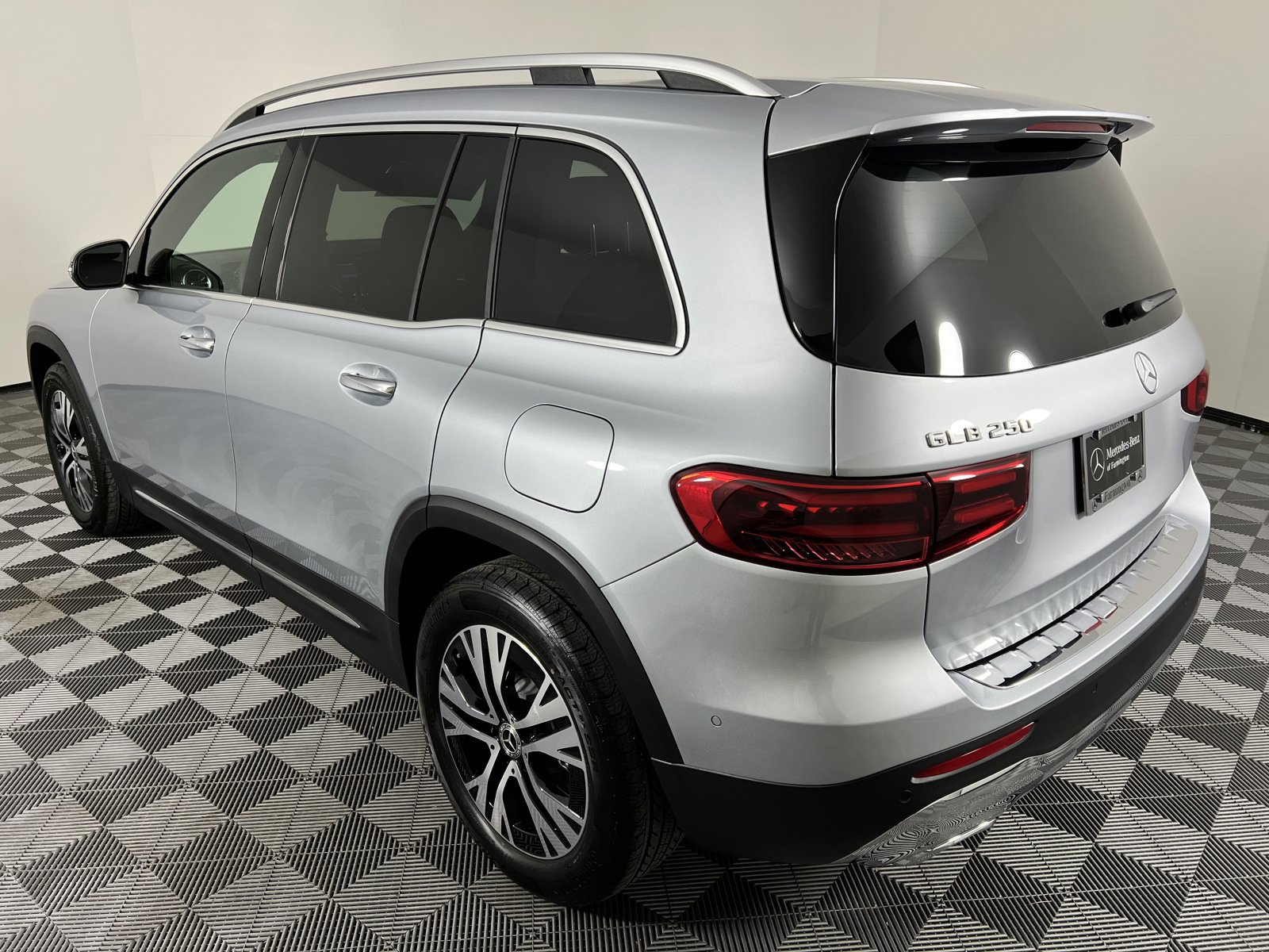 Used 2025 Mercedes-Benz GLB 250 image 10