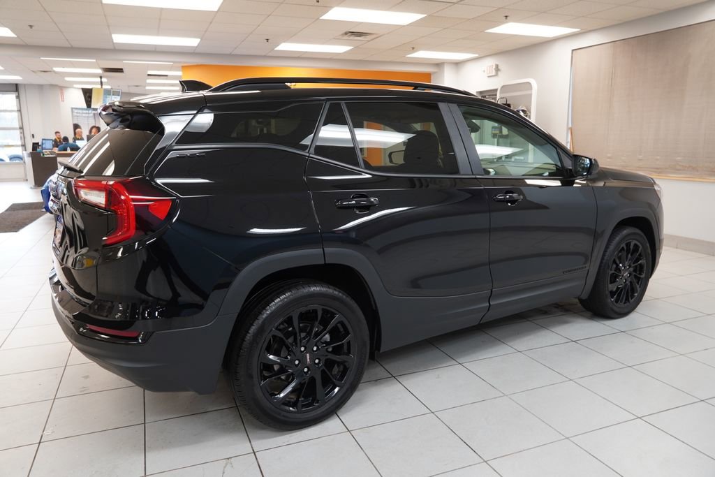 Used 2024 GMC Terrain SLE w/ Driver Convenience Package AWD/4WD image 11