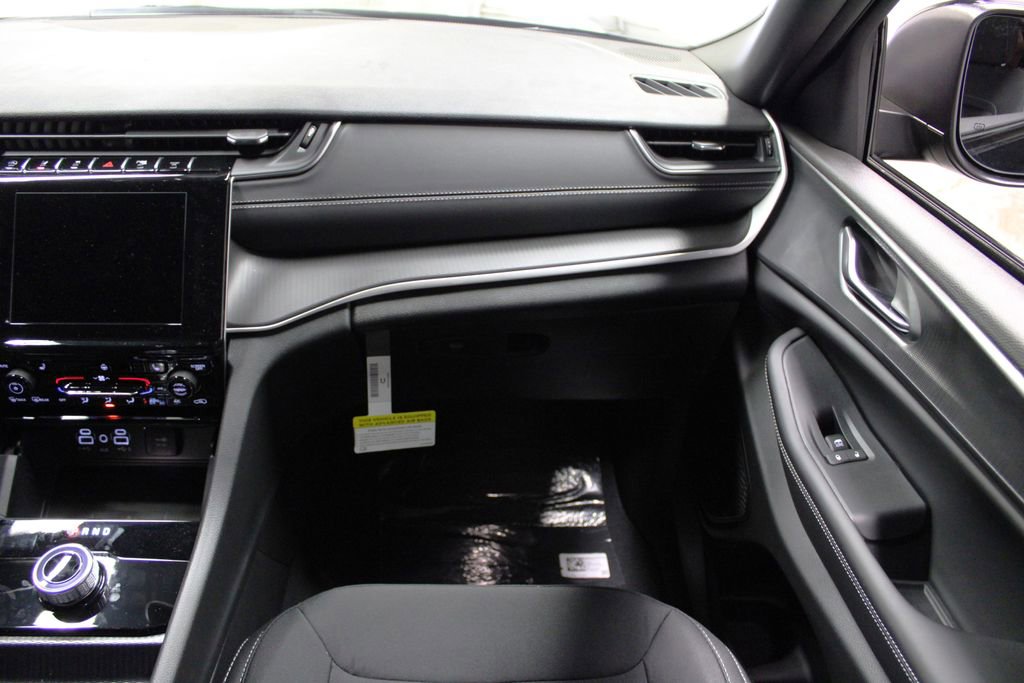 New 2025 Jeep Grand Cherokee Laredo X w/ Luxury Tech Group I image 31