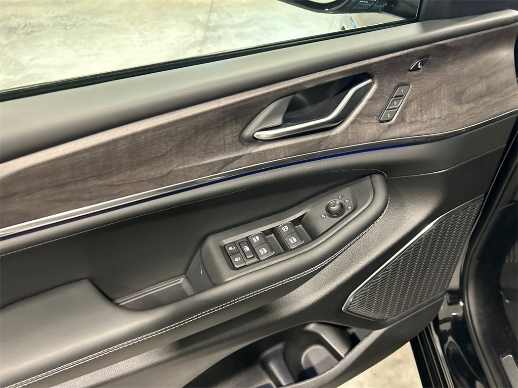 New 2025 Jeep Grand Cherokee Overland w/ Adv Protech Group III image 14