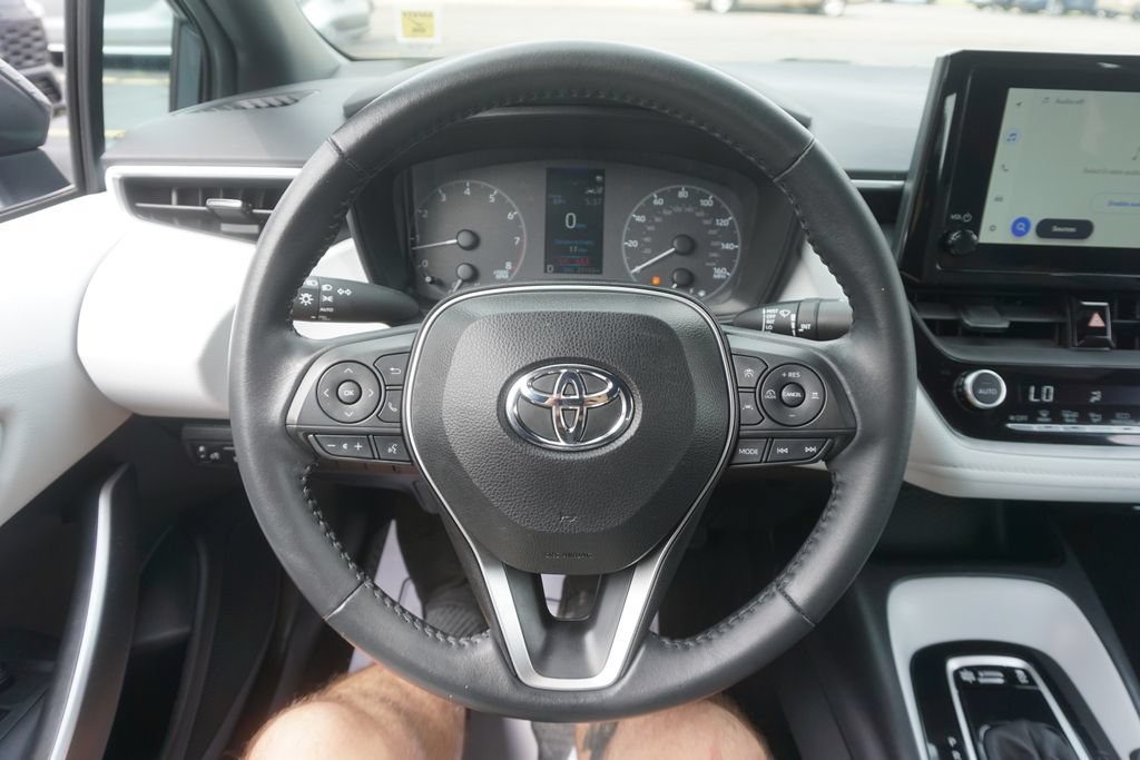 Used 2023 Toyota Corolla SE FWD image 3