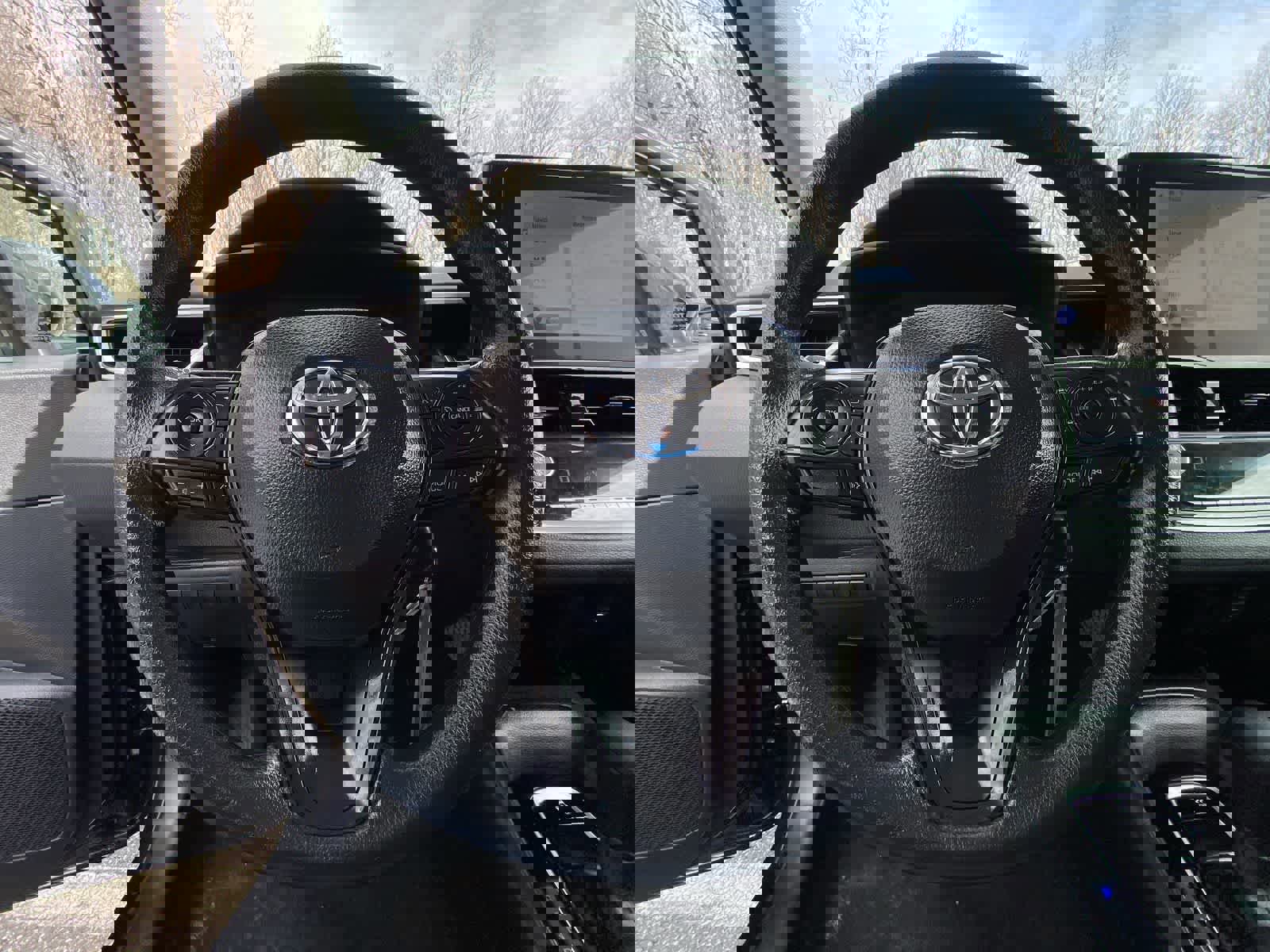 Used 2025 Toyota Corolla LE image 29