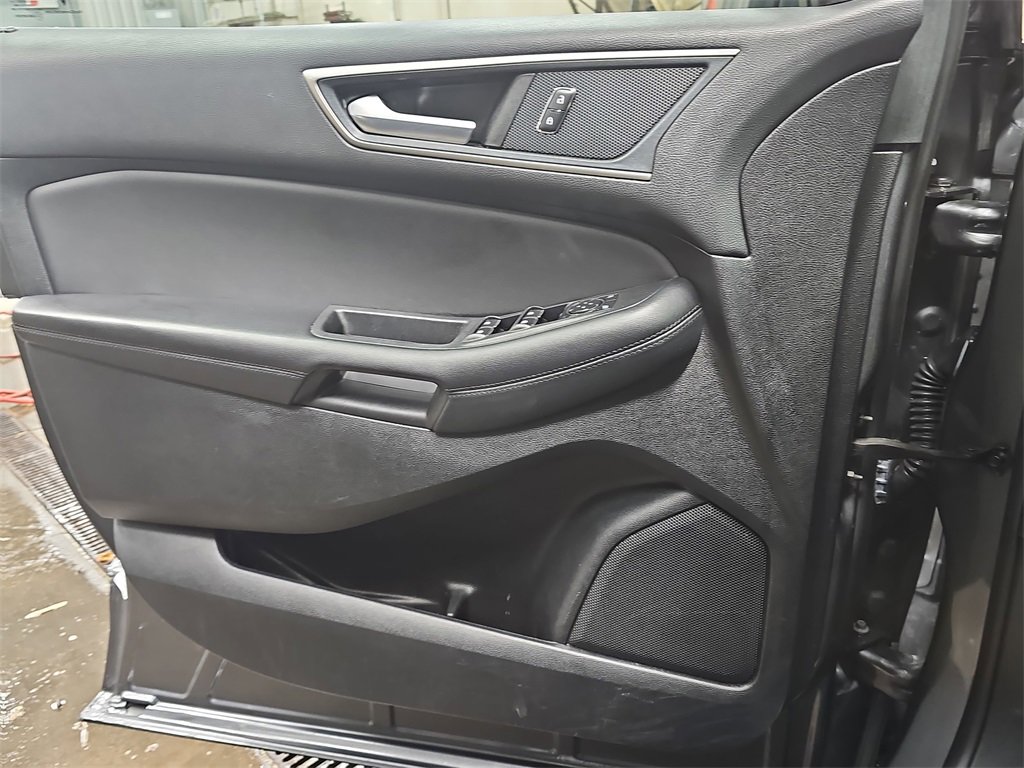 Used 2024 Ford Edge SEL image 25