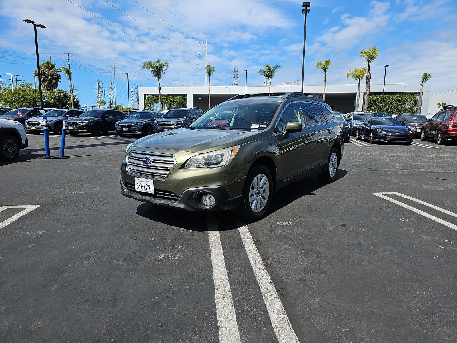 Used 2015 Subaru Outback 2.5i Premium AWD/4WD image 3