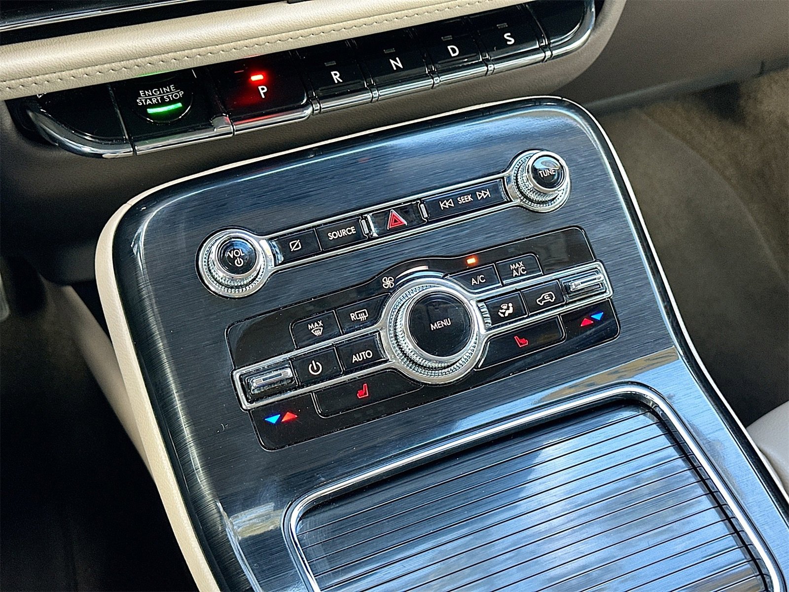 Used 2023 Lincoln Nautilus AWD w/ Premium Package image 16