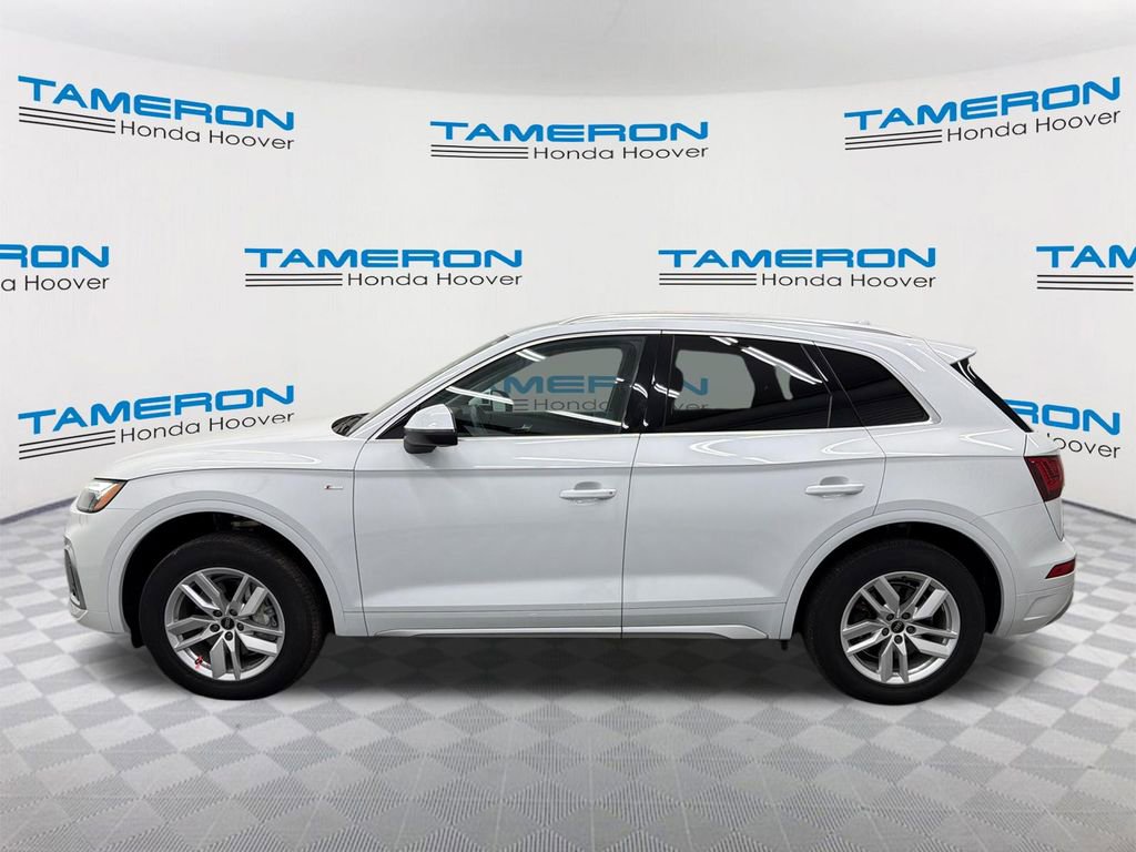 Used 2023 Audi Q5 2.0T Premium w/ Convenience Package AWD/4WD image 2
