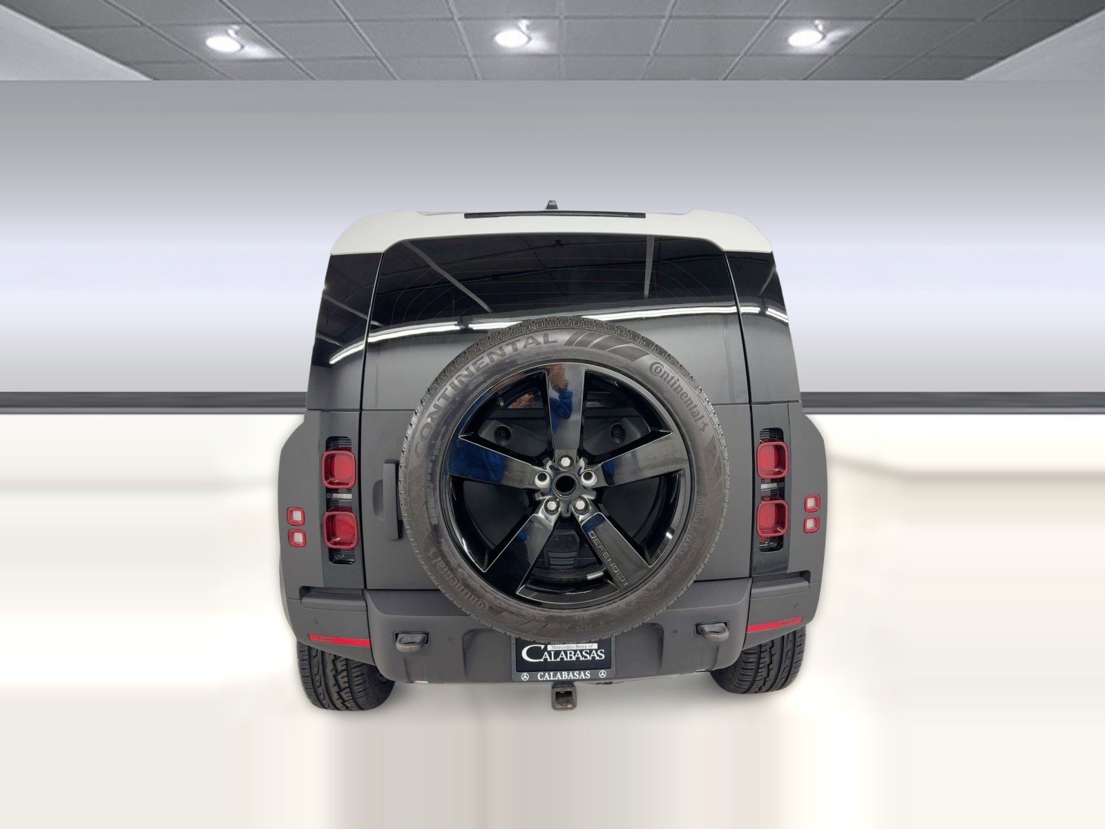 Used 2024 Land Rover Defender 110 X-Dynamic SE image 10