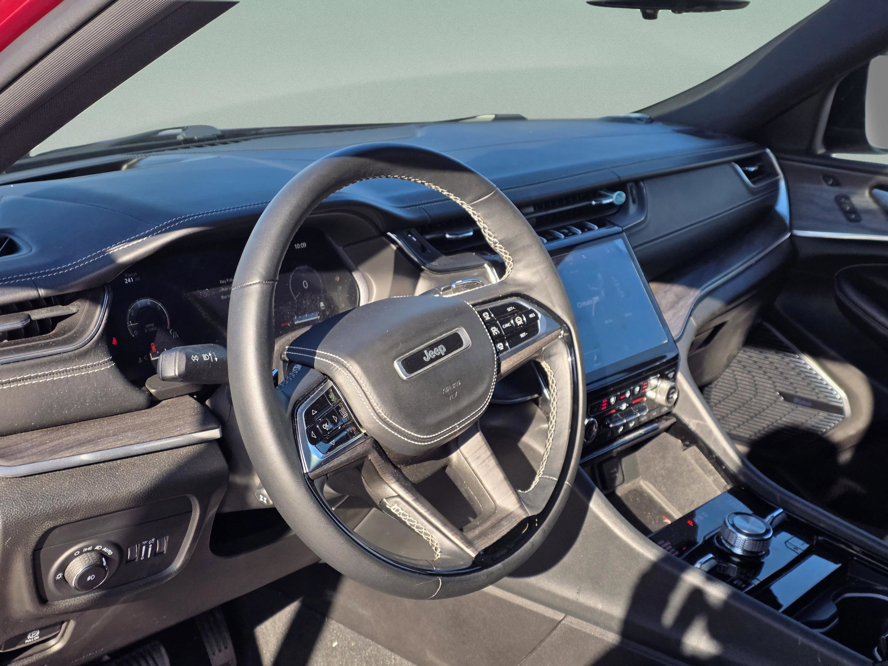 Used 2022 Jeep Grand Cherokee L Overland w/ Advanced Protech Group III image 10