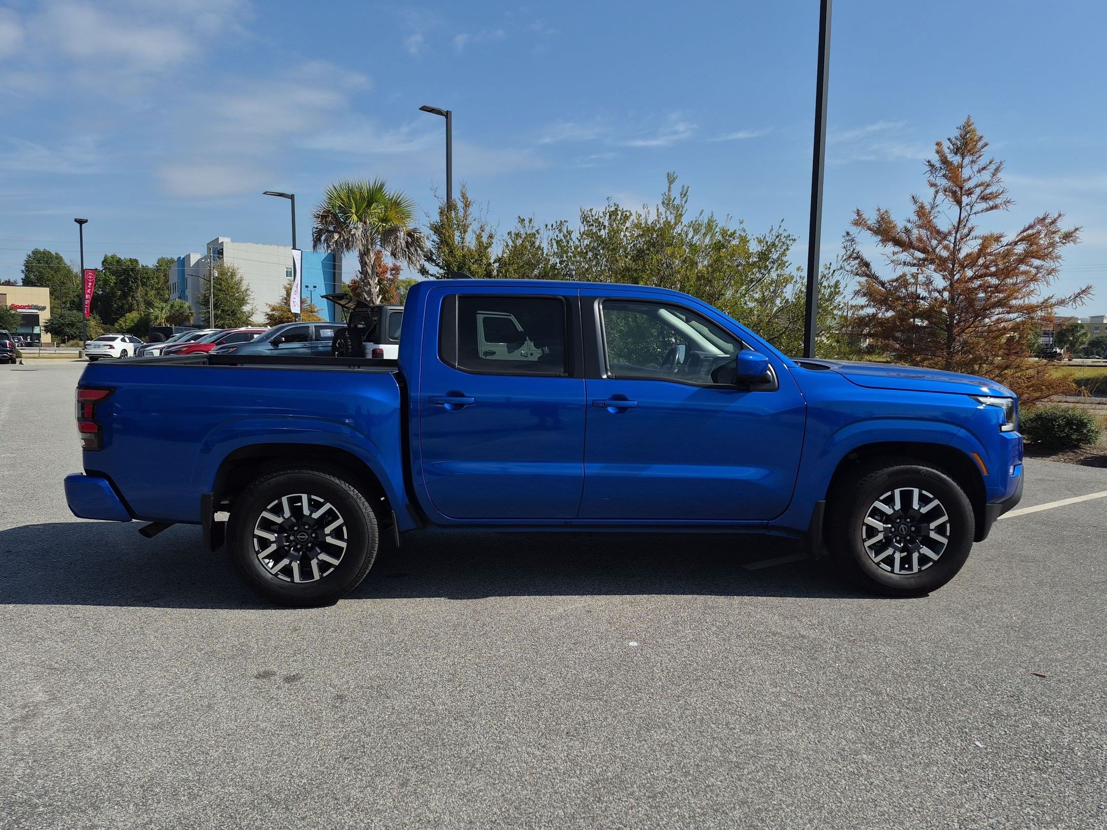 Certified 2024 Nissan Frontier SL w/ Technology Package RWD image 2