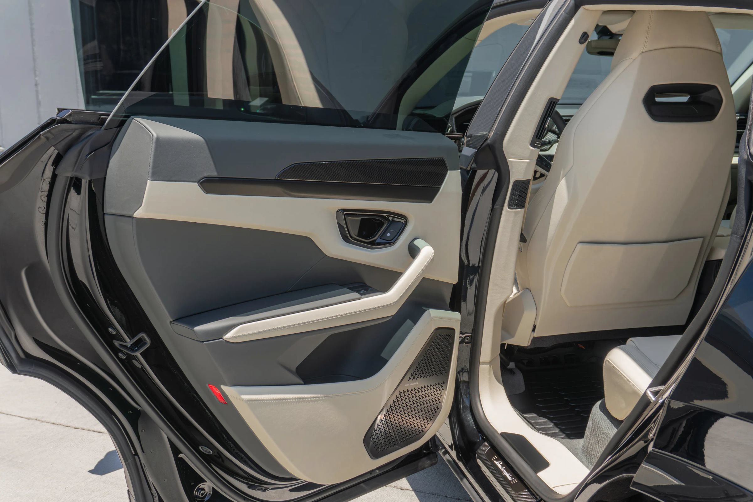 Used 2026 Lamborghini Urus SE AWD/4WD image 75