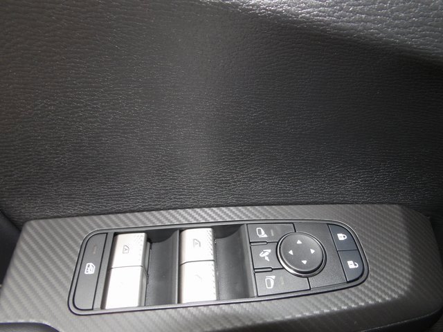 New 2025 Mitsubishi Outlander SE image 18