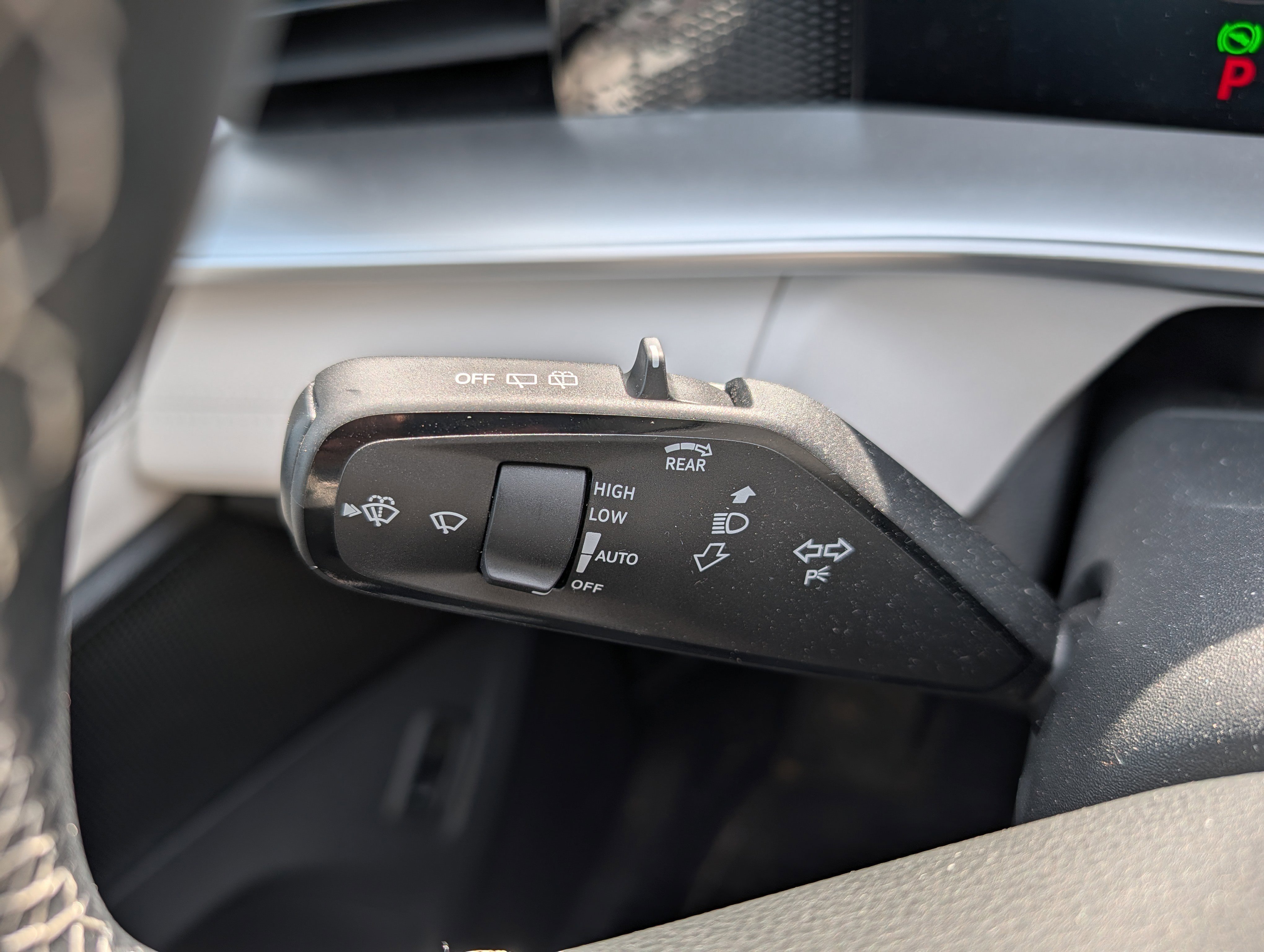 Certified 2025 Volkswagen Tiguan SE image 26