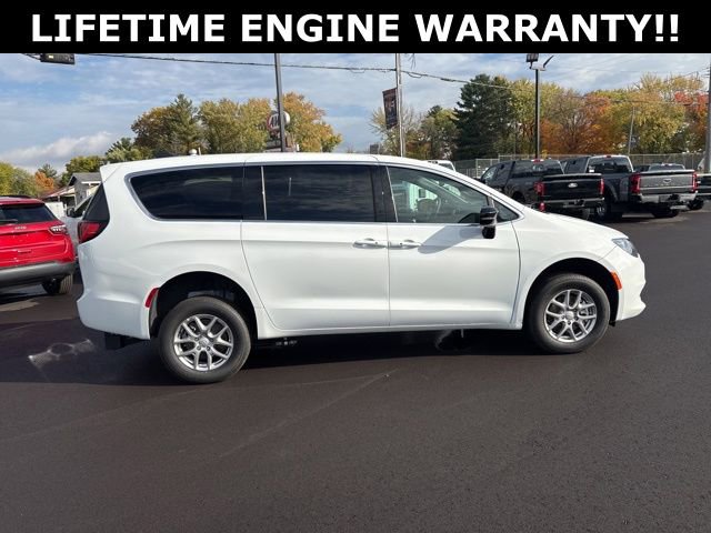 New 2025 Chrysler Voyager LX image 8
