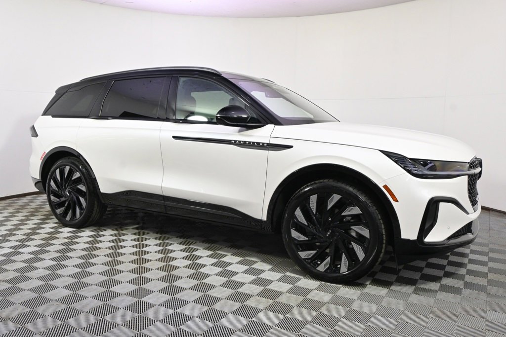 New 2026 Lincoln Nautilus Reserve w/ Jet Appearance Package image 8