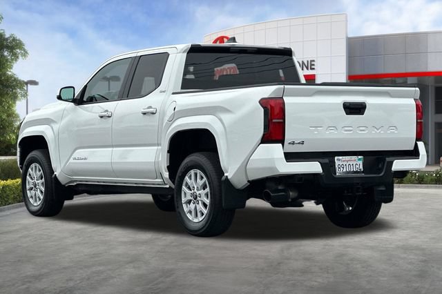 Used 2025 Toyota Tacoma SR5 AWD/4WD image 6