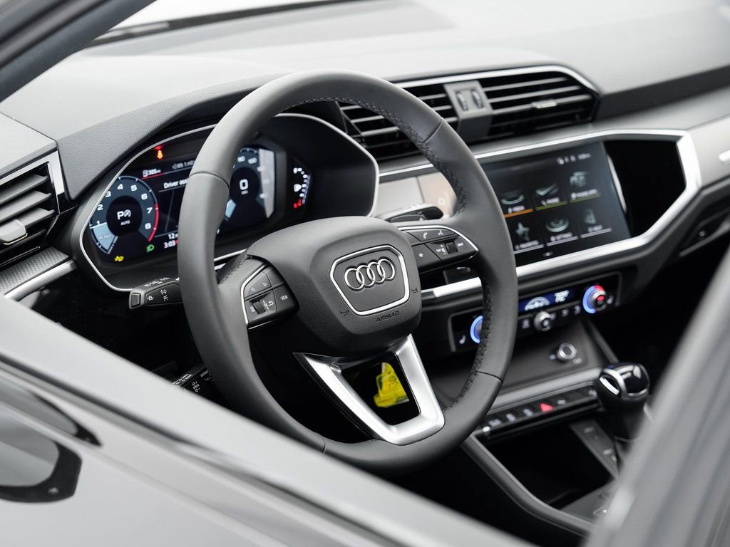 Used 2025 Audi Q3 2.0T Premium w/ Black Optic Sport Package AWD/4WD image 9