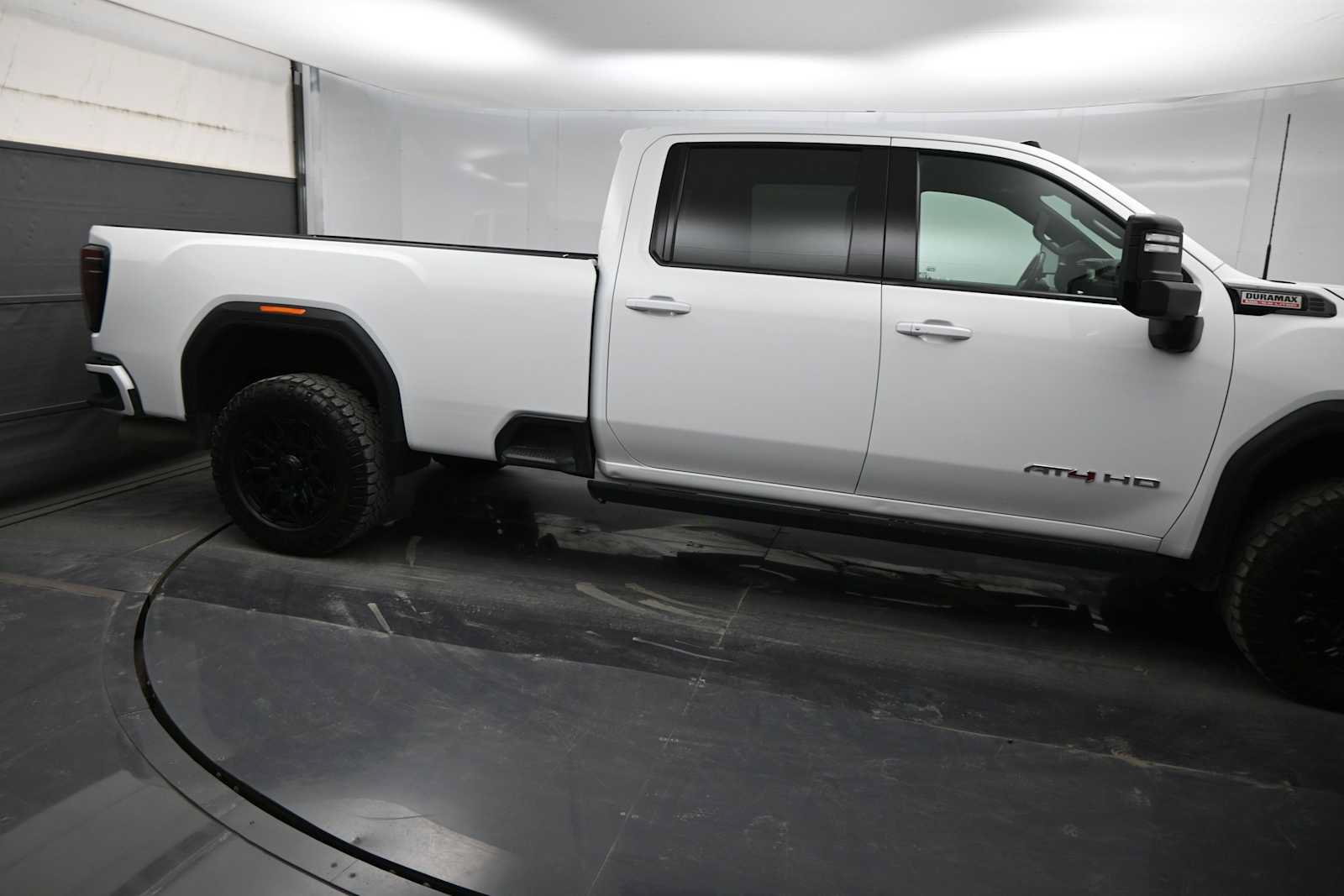 Used 2024 GMC Sierra 2500 AT4 w/ AT4 Premium Plus Package AWD/4WD image 12