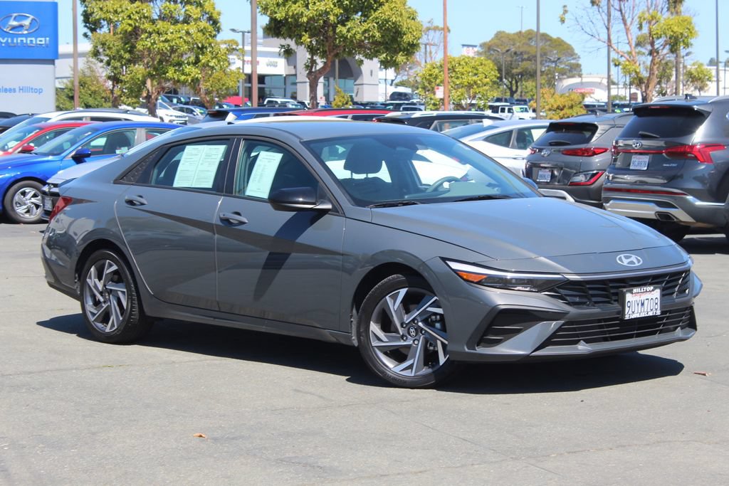 Used 2025 Hyundai Elantra Sport FWD image 1