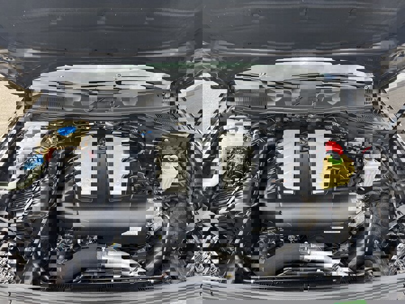 Used 2012 Volkswagen Touareg TDI image 32