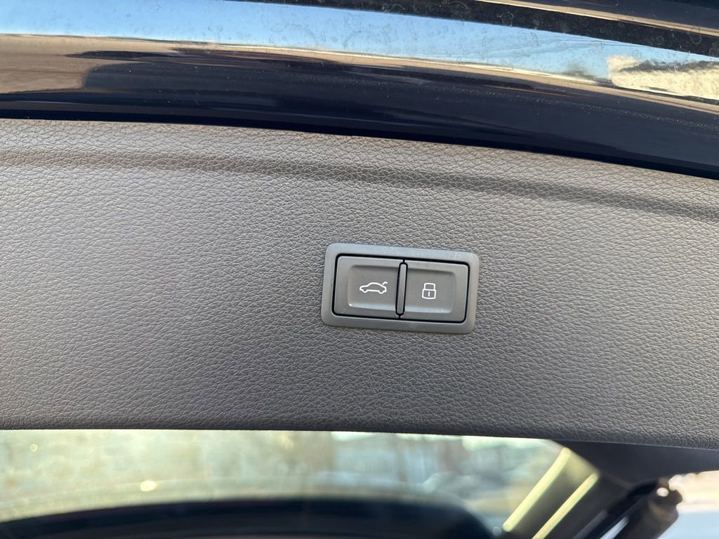 Used 2024 Audi Q5 2.0T Premium image 13