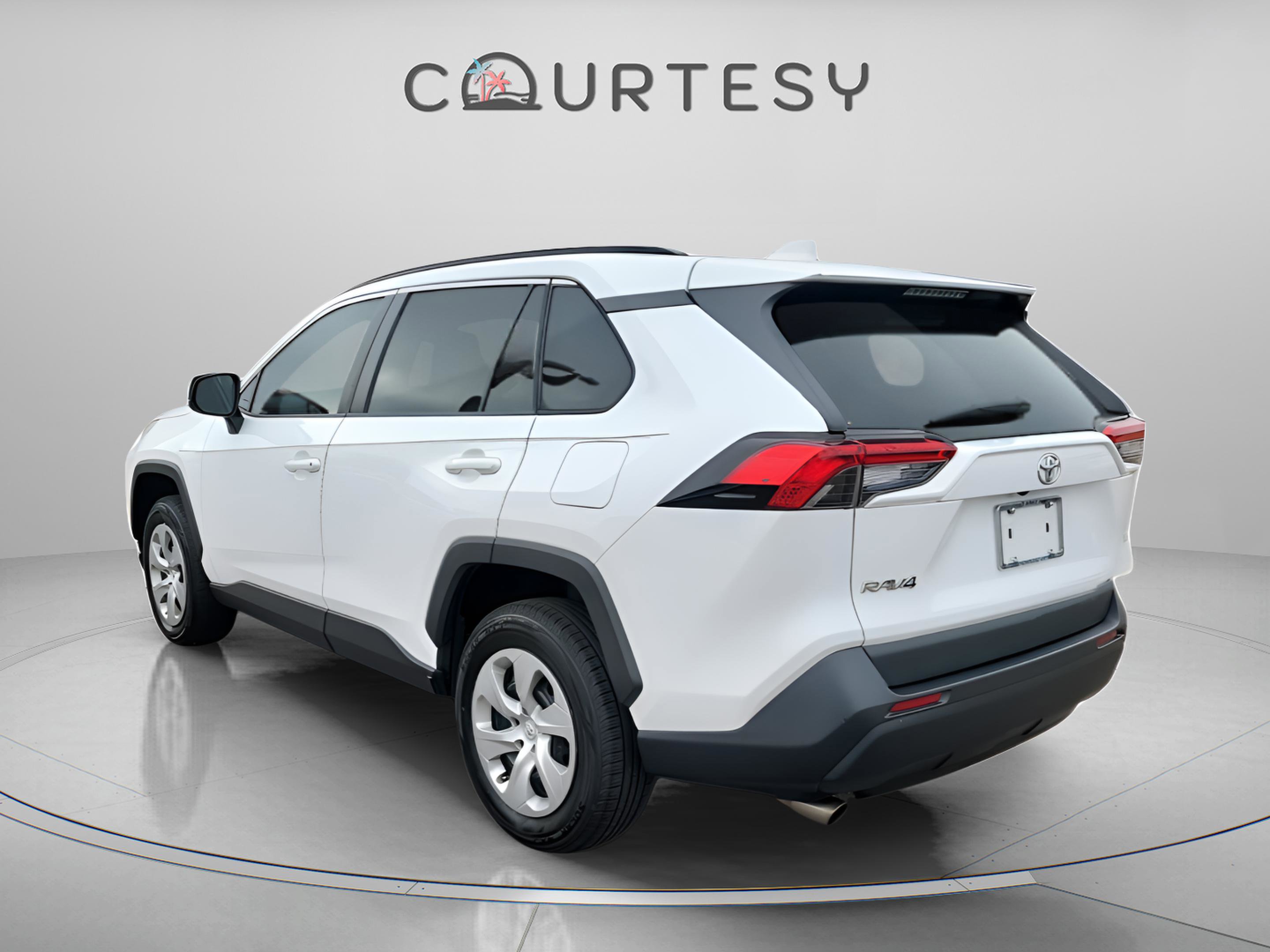 Used 2020 Toyota RAV4 LE image 2