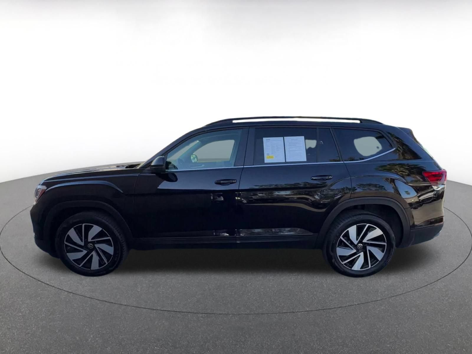 Used 2026 Volkswagen Atlas SE FWD image 8