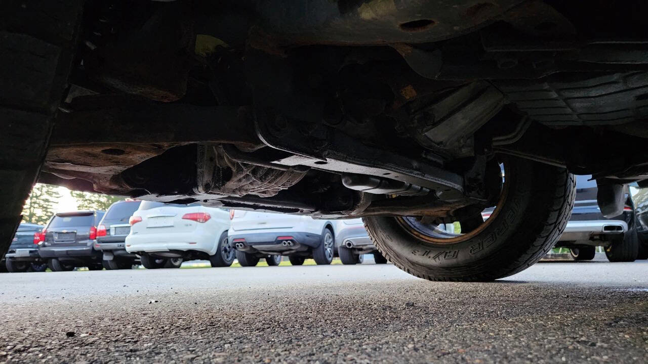 Used 2011 Nissan Pathfinder Silver image 48