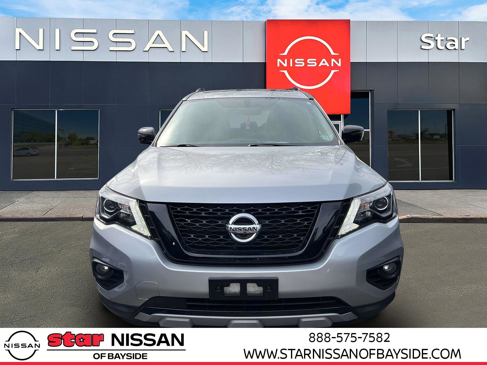 Used 2020 Nissan Pathfinder SL image 2
