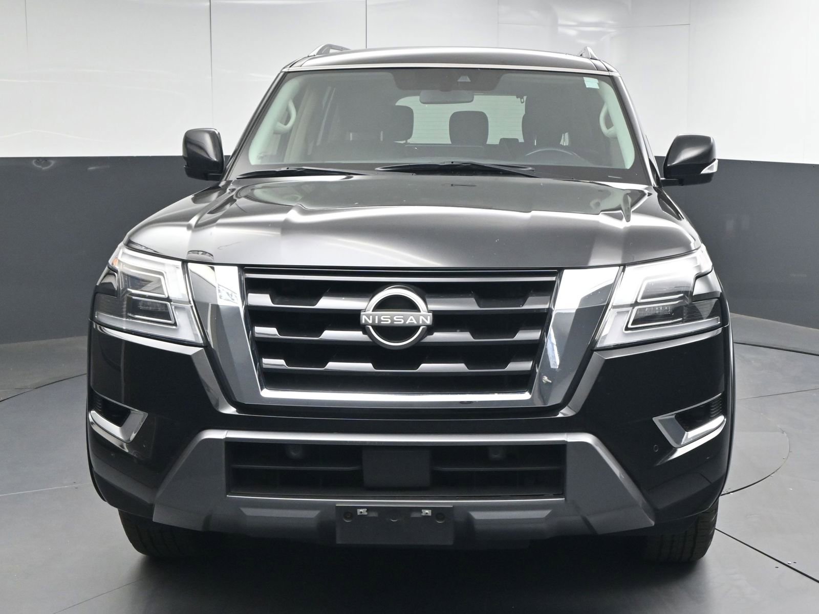 Used 2021 Nissan Armada SV image 2