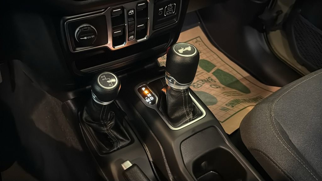 Used 2025 Jeep Wrangler Sport image 31