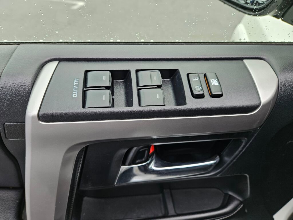 Used 2015 Toyota 4Runner Limited AWD/4WD image 18