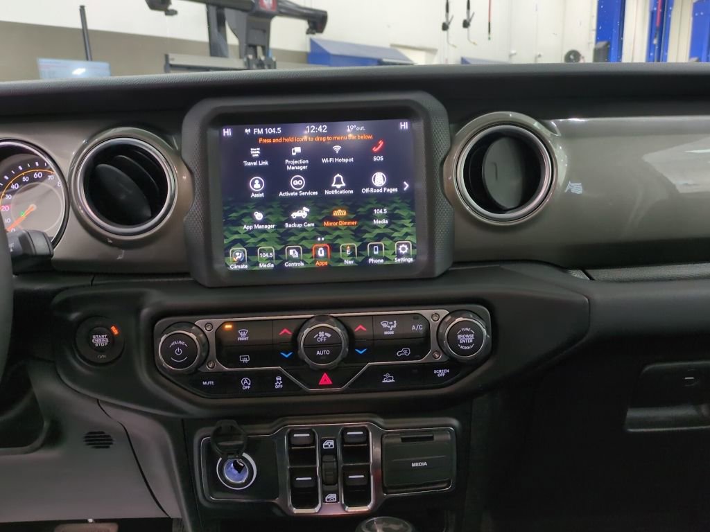 Used 2023 Jeep Wrangler Sahara image 12