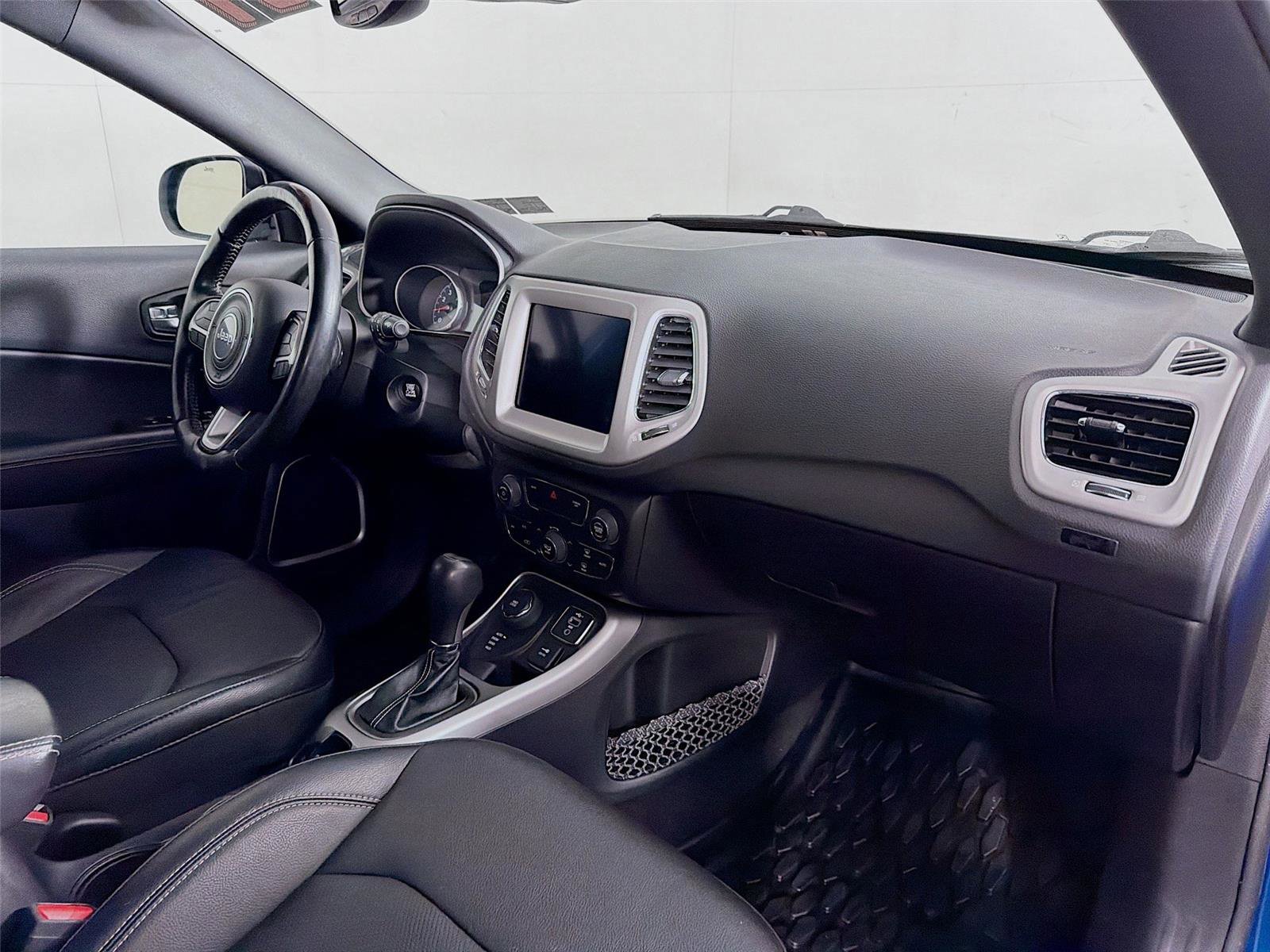 Used 2021 Jeep Compass Latitude AWD/4WD image 27