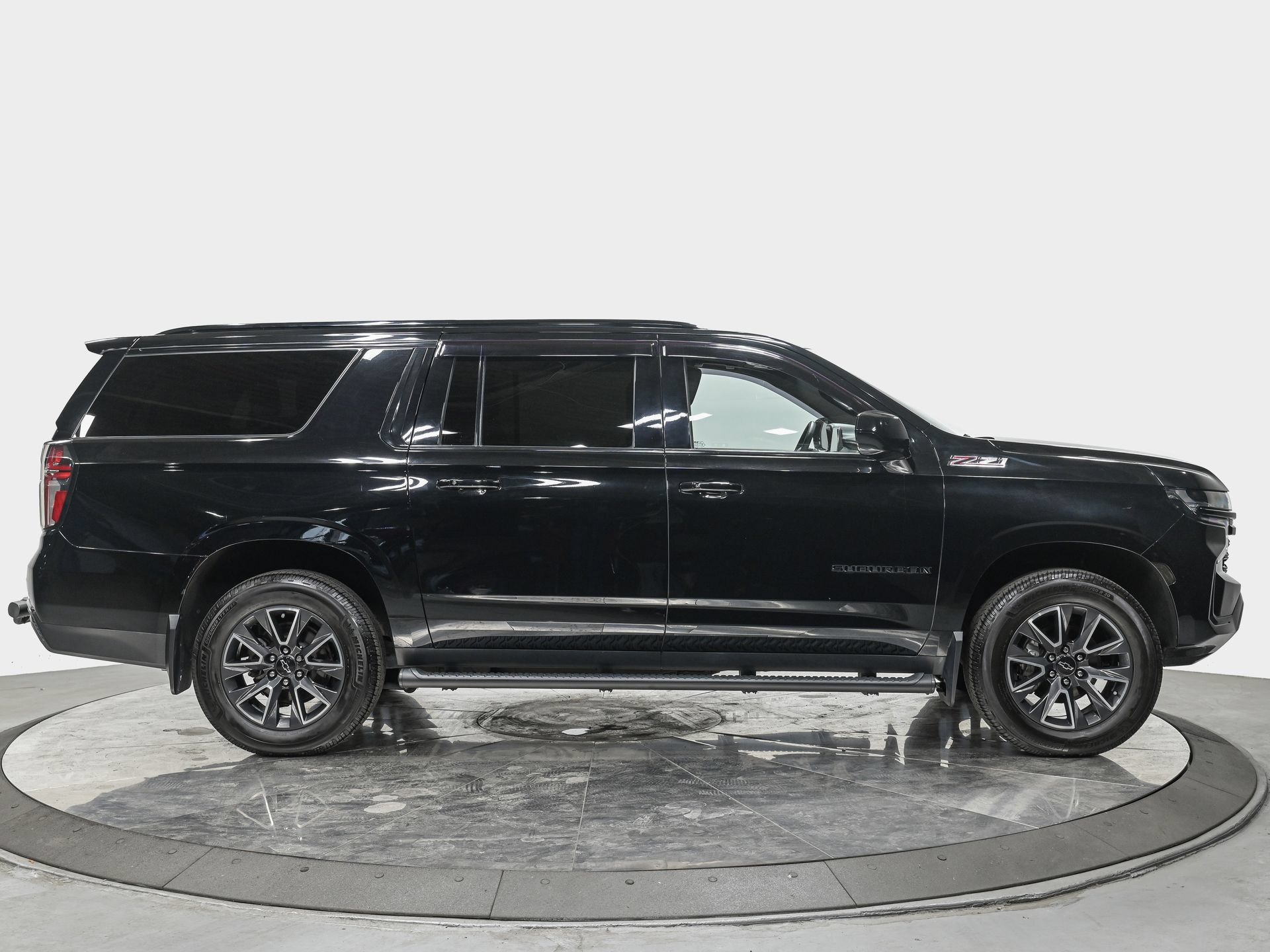 Used 2022 Chevrolet Suburban Z71 AWD/4WD image 8
