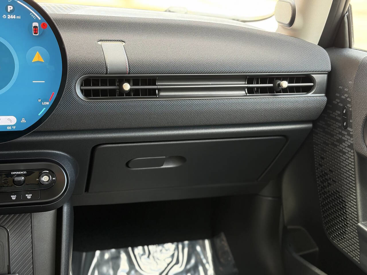 Used 2025 MINI Cooper 2-Door Hardtop FWD image 26