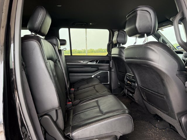Used 2022 Jeep Wagoneer Series III AWD/4WD image 11