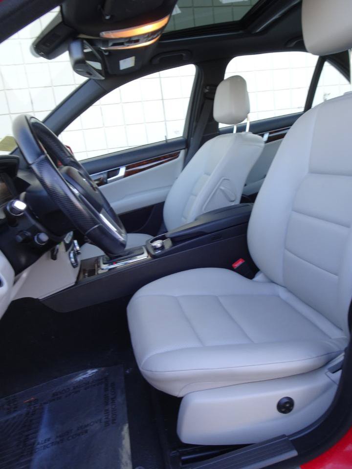 Used 2013 Mercedes-Benz C 300 4MATIC Sedan image 9