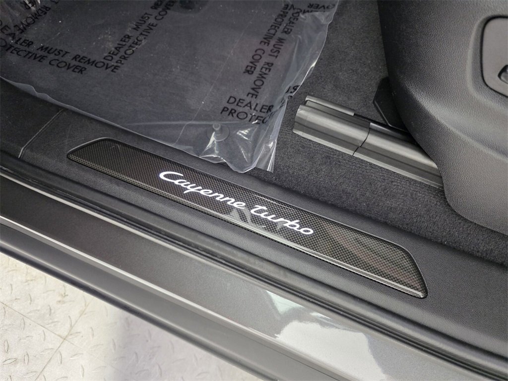 Used 2023 Porsche Cayenne Turbo image 14