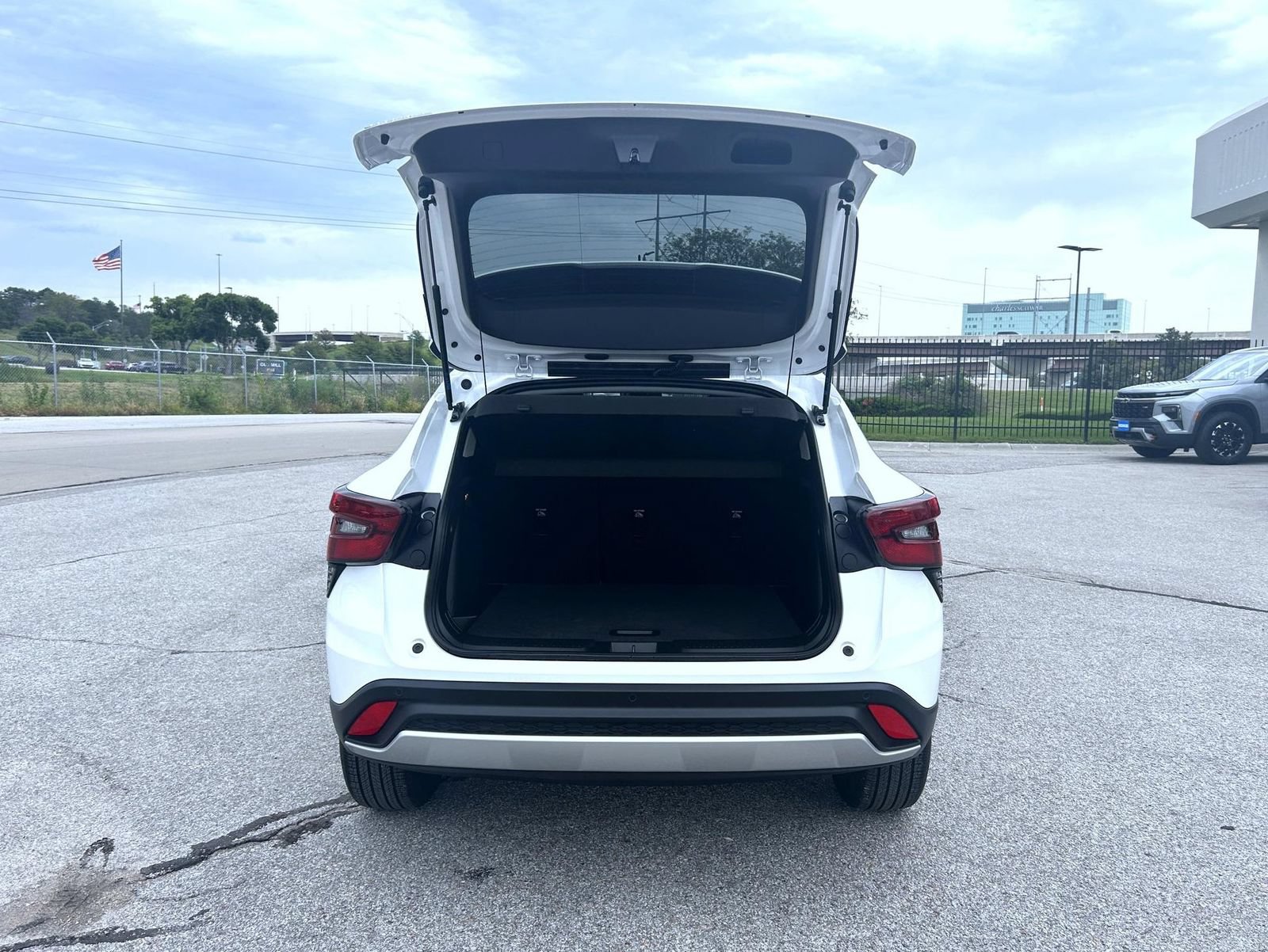 Certified 2024 Chevrolet Trax LT w/ Driver Confidence Package FWD image 22