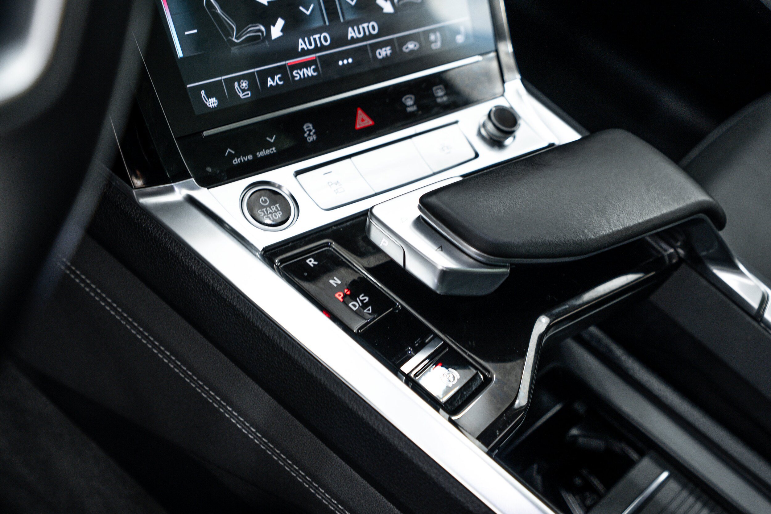 Certified 2024 Audi Q8 e-tron Premium Plus AWD/4WD image 10