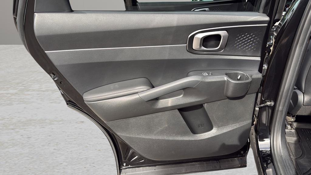 Used 2023 Kia Sorento EX w/ Panoramic Sunroof Package image 14
